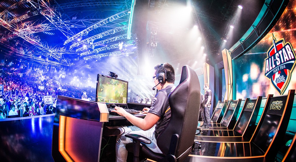 Cómo convertirte en un jugador profesional de esports: Primeros pasos Cómo convertirte en un jugador profesional de esports: Primeros pasos