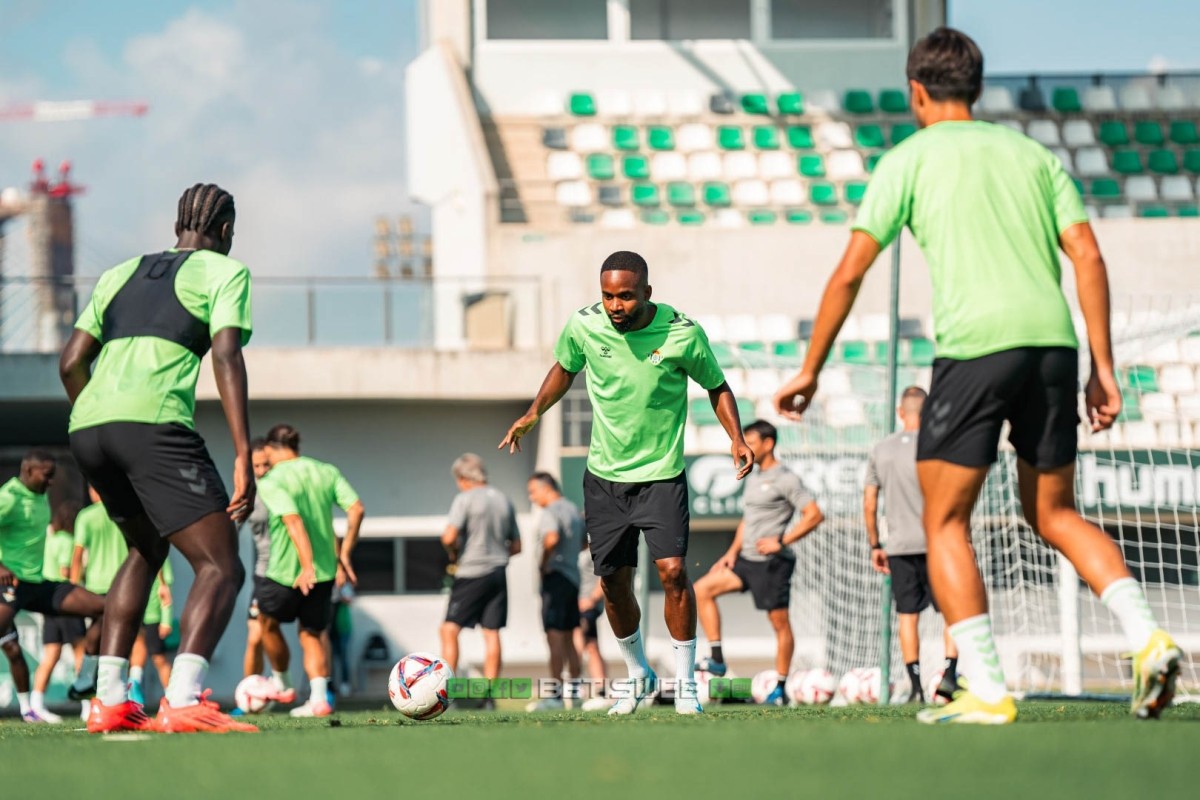 Última hora sobre Diego Llorente y Bellerín Última hora sobre Diego Llorente y Bellerín