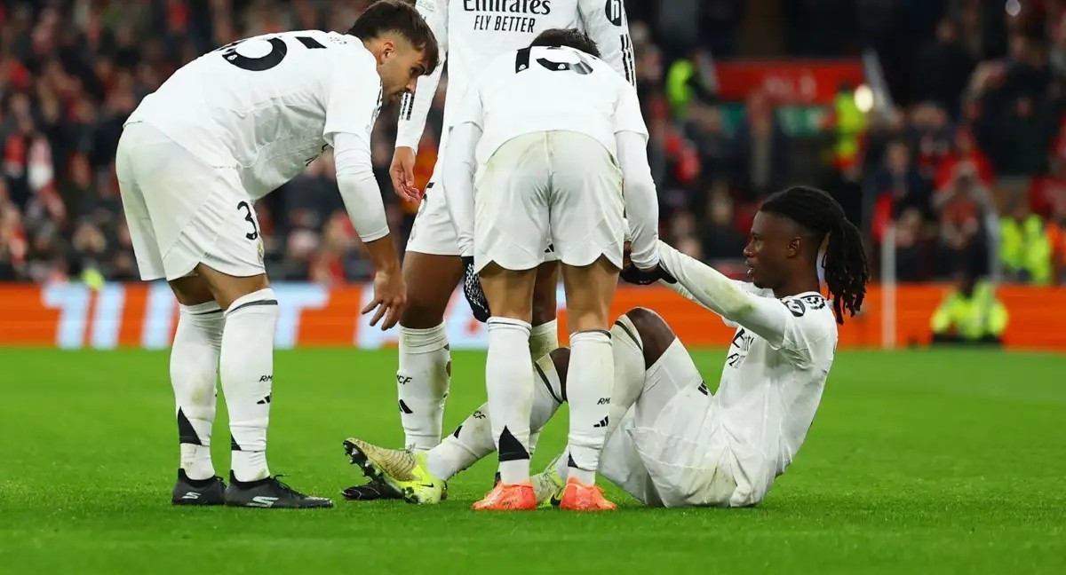 Camavinga cae lesionado en Liverpool Camavinga cae lesionado en Liverpool