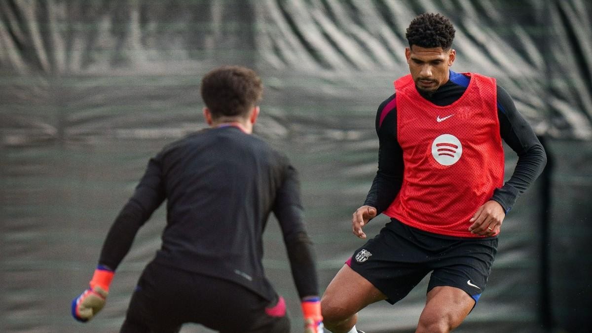 Araujo tendrá minutos ante el Leganés según AS Araujo tendrá minutos ante el Leganés según AS