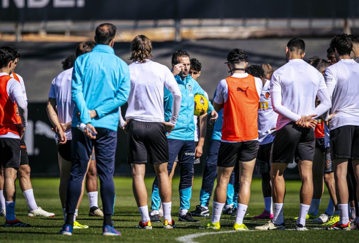 Baraja ensaya con algunas sorpresas en el once para visitar al Espanyol Baraja ensaya con algunas sorpresas en el once para visitar al Espanyol