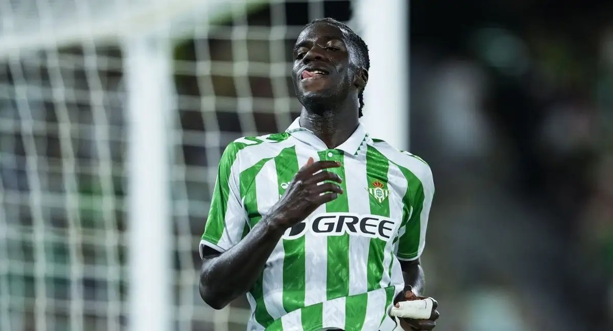 Real Betis y Como cierran el traspaso de Assane Diao Real Betis y Como cierran el traspaso de Assane Diao