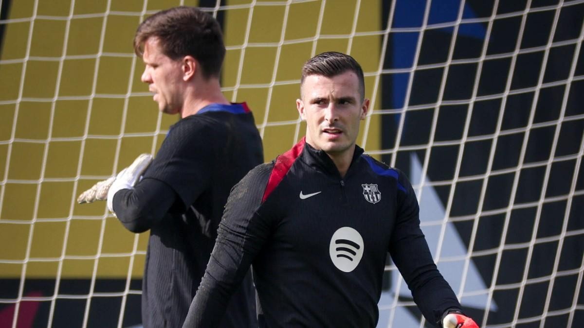 Hansi Flick castiga a Iñaki Peña y da la titularidad a Szczesny Hansi Flick castiga a Iñaki Peña y da la titularidad a Szczesny