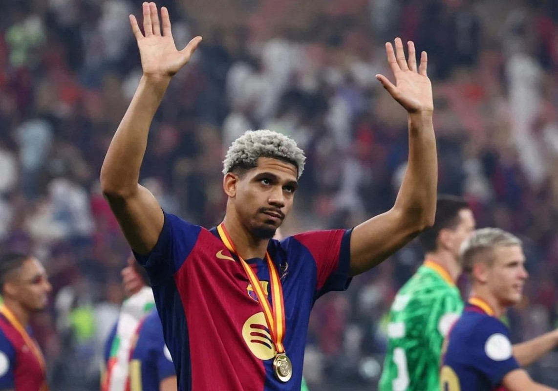 Frenazo a la salida de Araujo rumbo a la Juventus Frenazo a la salida de Araujo rumbo a la Juventus