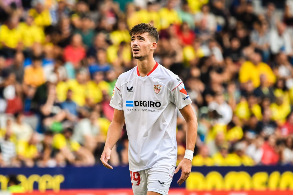 La Policía detiene a Kike Salas, del Sevilla FC, por forzar tarjetas amarillas para apuestas ilegales La Policía detiene a Kike Salas, del Sevilla FC, por forzar tarjetas amarillas para apuestas ilegales