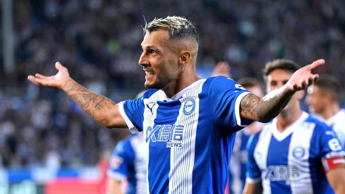 El Alavés negocia la salida de Stoichkov al Granada El Alavés negocia la salida de Stoichkov al Granada