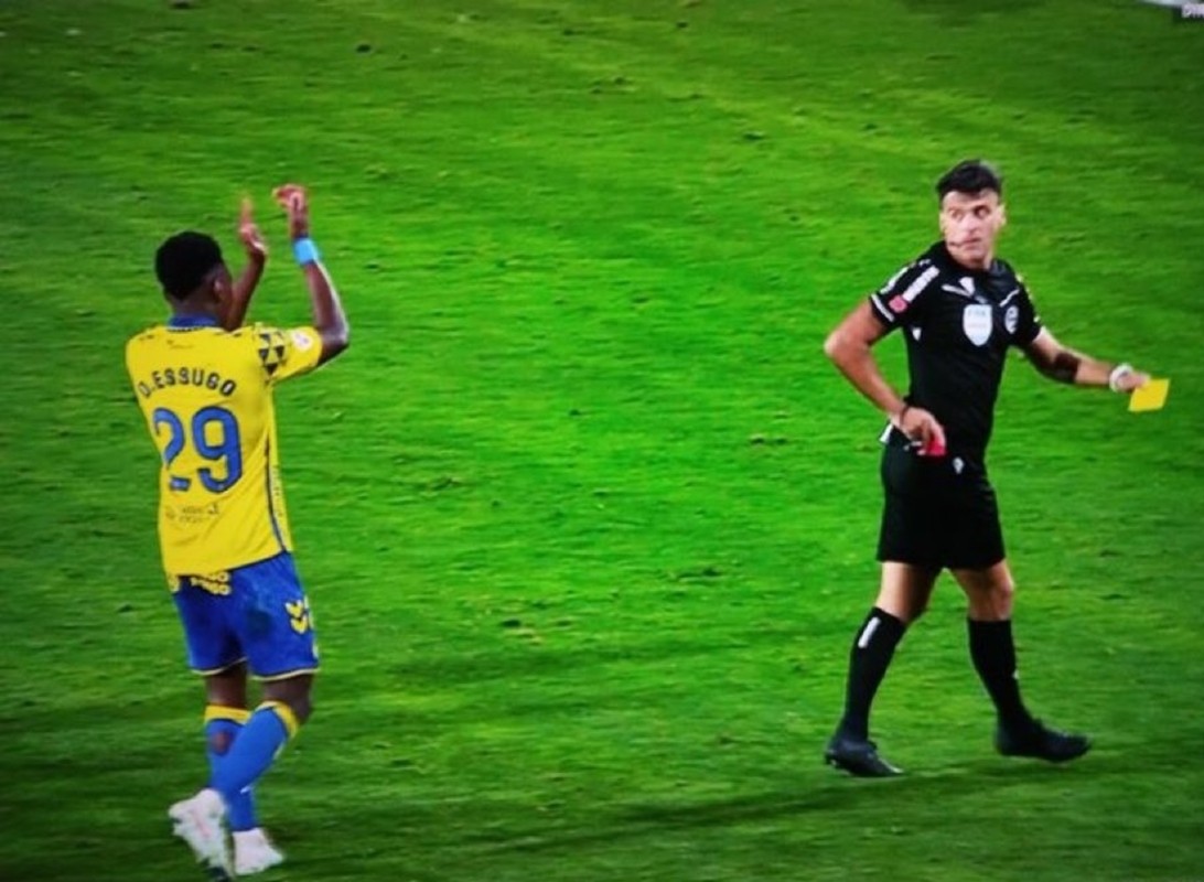 Los partidos de sanción a los que se expone Essugo por aplaudir al árbitro Los partidos de sanción a los que se expone Essugo por aplaudir al árbitro