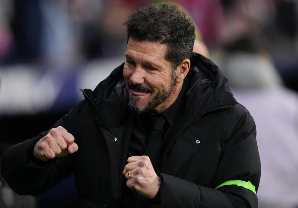 Simeone sobre Griezmann, Lino, Le Normand, Giuliano, Reinildo y la portería a cero Simeone sobre Griezmann, Lino, Le Normand, Giuliano, Reinildo y la portería a cero