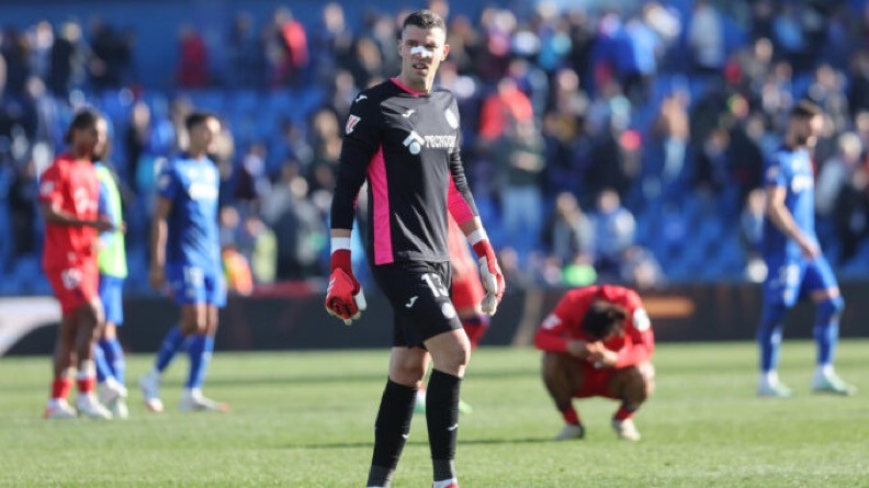 David Soria se va a probar para jugar con máscara ante el Alavés David Soria se va a probar para jugar con máscara ante el Alavés