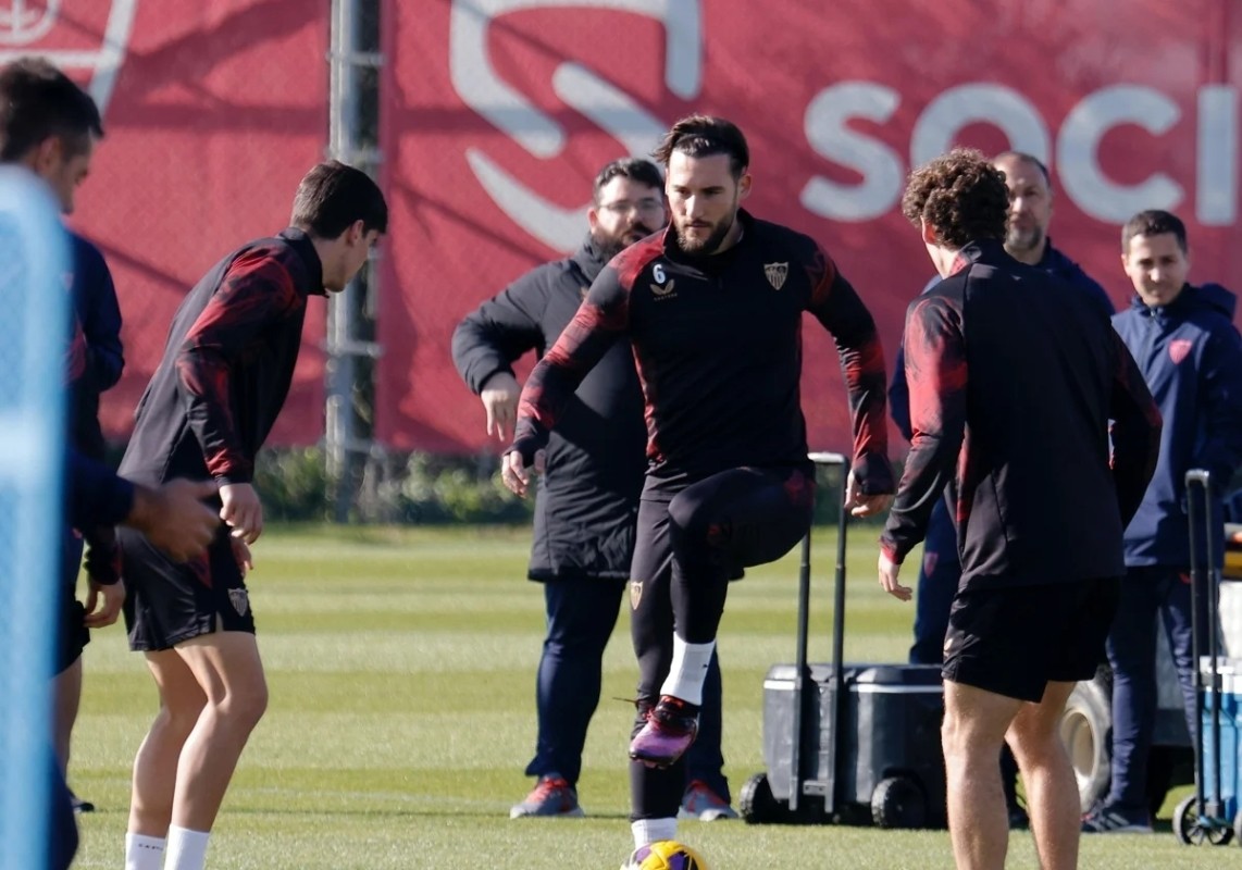 Última hora sobre Gudlej y nueva ausencia en el entrenamiento del Sevilla Última hora sobre Gudlej y nueva ausencia en el entrenamiento del Sevilla