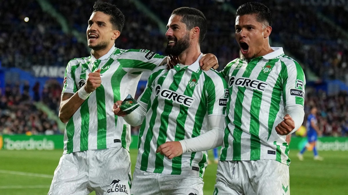 Alineación confirmada del Real Betis ante el Vitoria Guimaraes ¡Llorente descansa! Alineación confirmada del Real Betis ante el Vitoria Guimaraes ¡Llorente descansa!