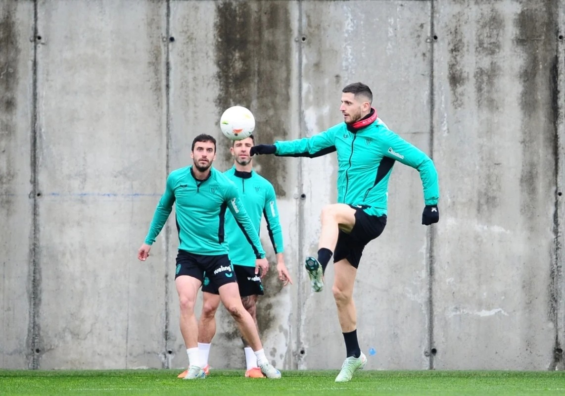 AS confía en que Sancet será titular ante  Osasuna pero El Correo lo mantiene como duda AS confía en que Sancet será titular ante  Osasuna pero El Correo lo mantiene como duda