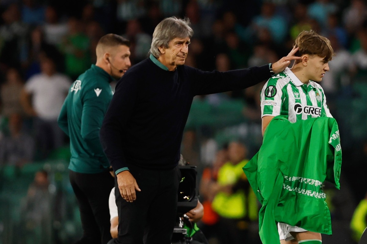 Pellegrini revela unas molestias de Antony. explica los cambios de Isco, Llorente y Jesús y habla sobre Fornals Pellegrini revela unas molestias de Antony. explica los cambios de Isco, Llorente y Jesús y habla sobre Fornals