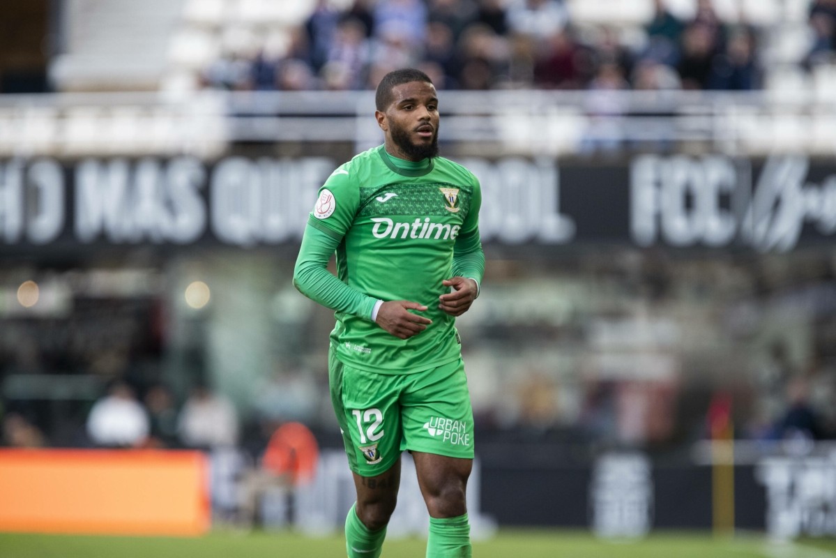 Osasuna y Espanyol preguntan por Valentin Rosier Osasuna y Espanyol preguntan por Valentin Rosier