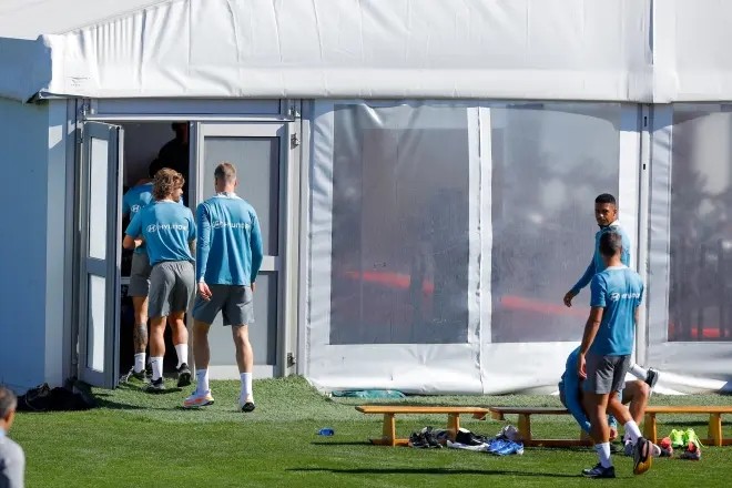 El Atlético se queda en el gimnasio y Simeone deberá decidir entre Griezmann o Sorloth El Atlético se queda en el gimnasio y Simeone deberá decidir entre Griezmann o Sorloth