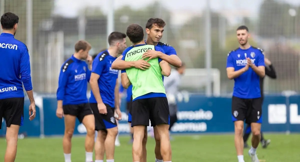 Vicente Moreno ensaya con novedades para enfrentarse al Real Betis Vicente Moreno ensaya con novedades para enfrentarse al Real Betis