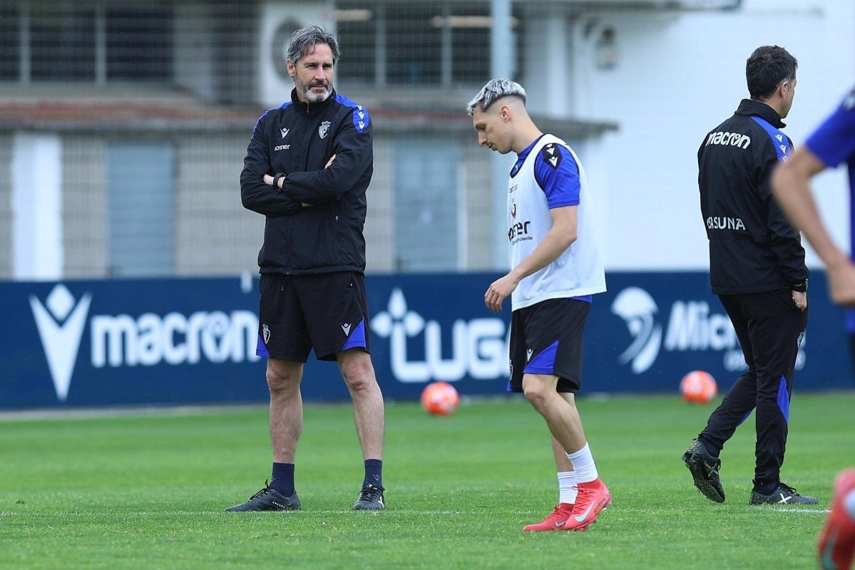 Vicente Moreno sigue ensayando con novedades para enfrentarse al Betis Vicente Moreno sigue ensayando con novedades para enfrentarse al Betis