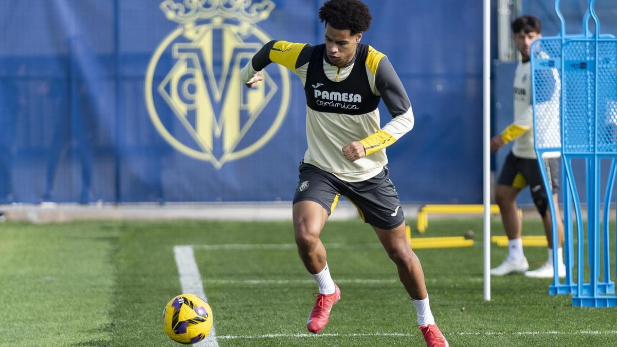 Buchanan vuelve al grupo y Barry no entrena. Buchanan vuelve al grupo y Barry no entrena.