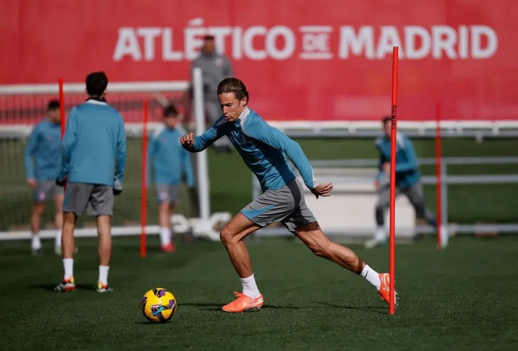 Simeone ensaya once con muchos cambios en una sesión sin Oblak ni Barrios Simeone ensaya once con muchos cambios en una sesión sin Oblak ni Barrios