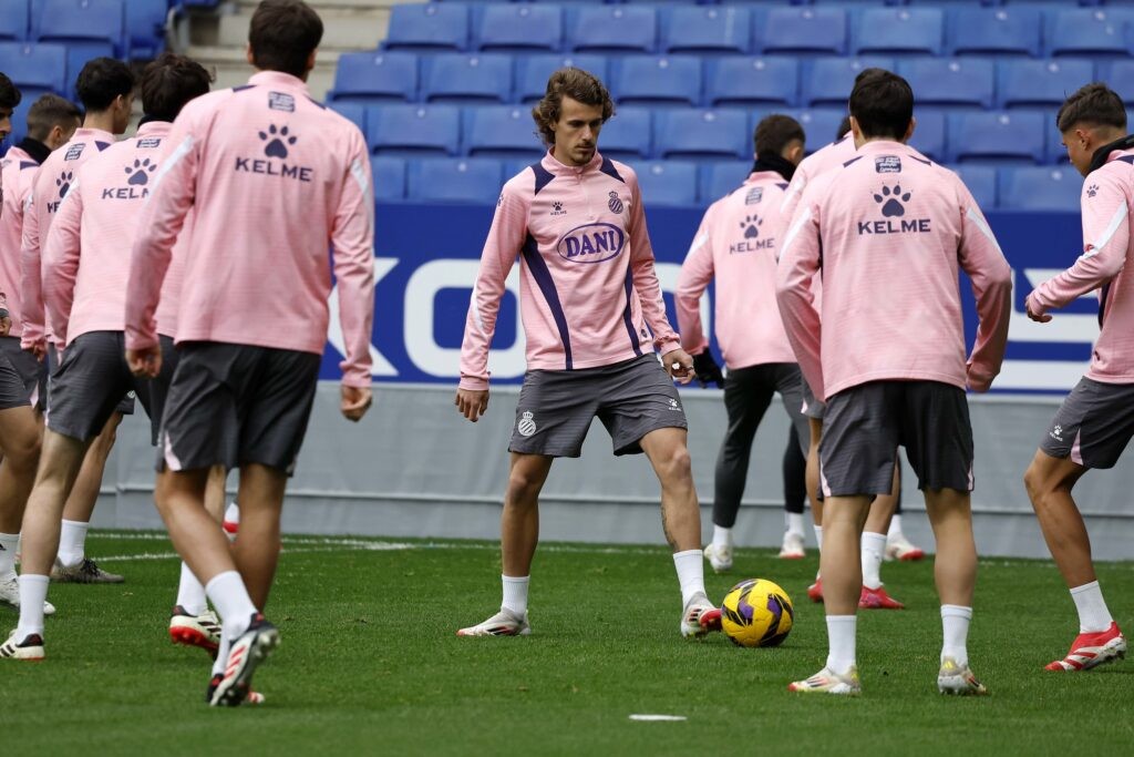 El Girona se entromete en uno de los posibles fichajes del Espanyol El Girona se entromete en uno de los posibles fichajes del Espanyol