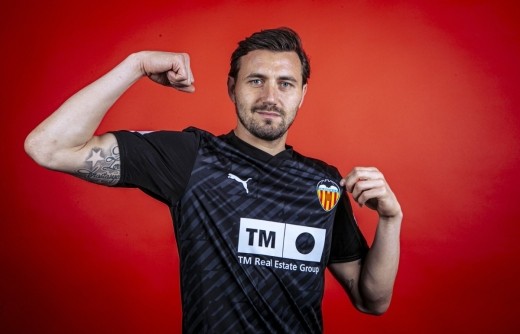 El Valencia pone a Dimitrievski en venta y busca portero titular