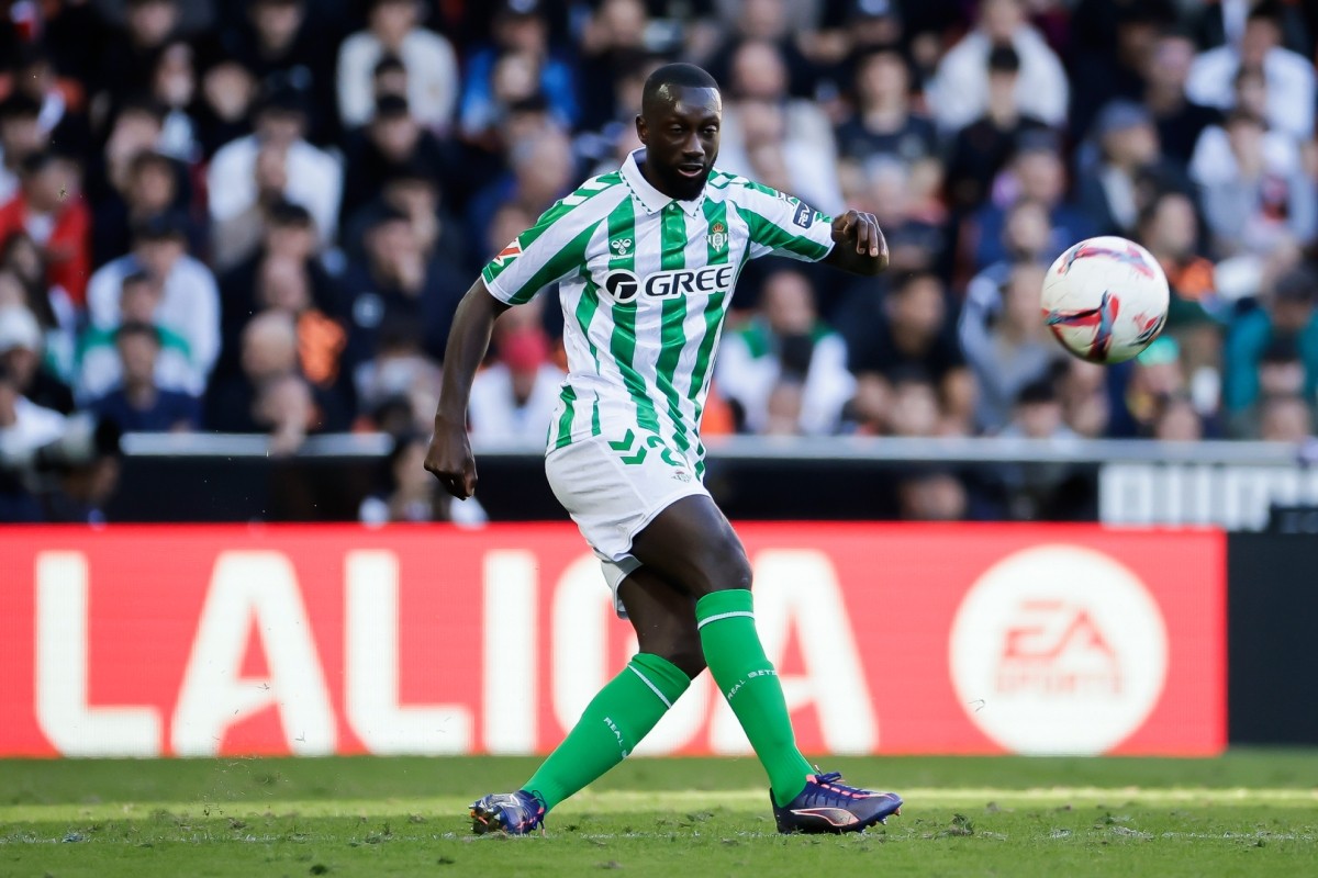 El Real Betis hace oficial la salida de Sabaly a Qatar El Real Betis hace oficial la salida de Sabaly a Qatar