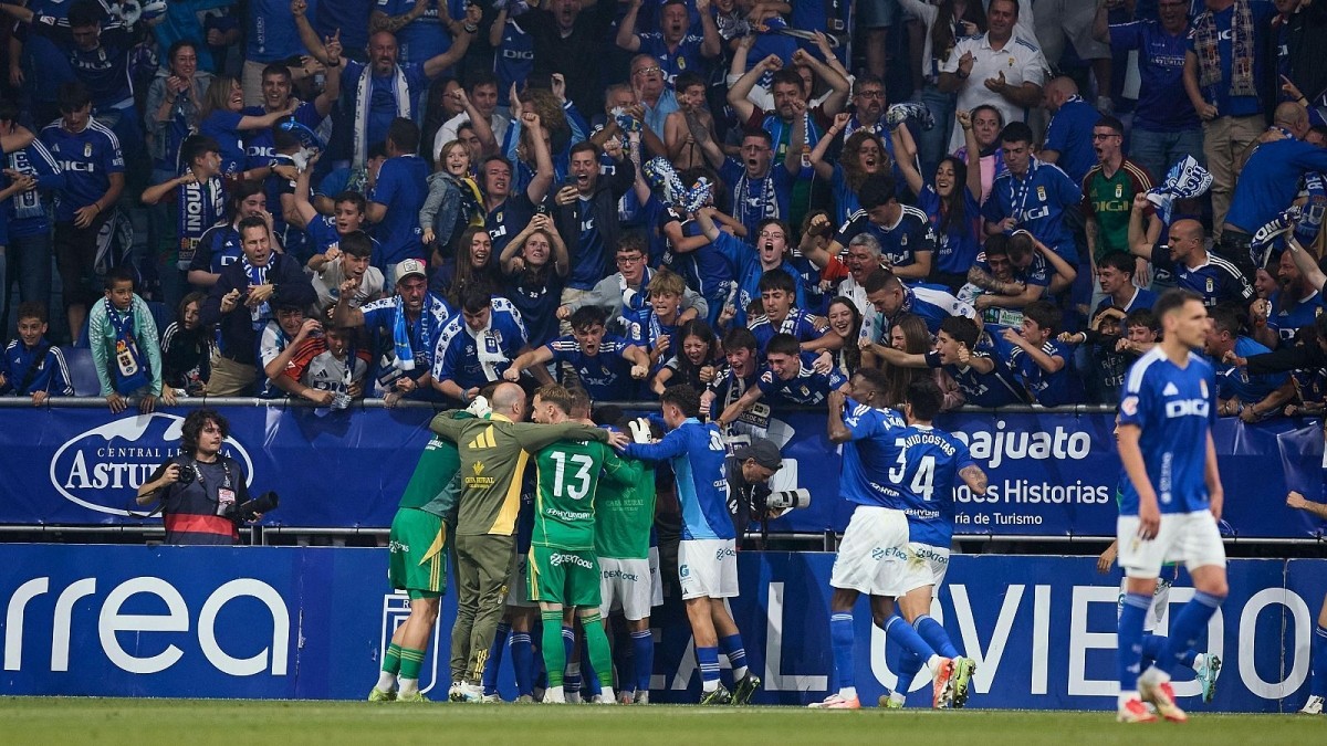 Tras 24 años de espera, el Oviedo por fin sube a Primera División Tras 24 años de espera, el Oviedo por fin sube a Primera División