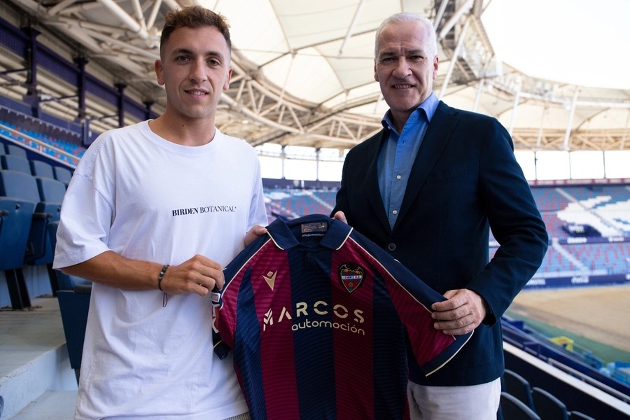 El Levante ficha a un nuevo centrocampista. El Levante ficha a un nuevo centrocampista.