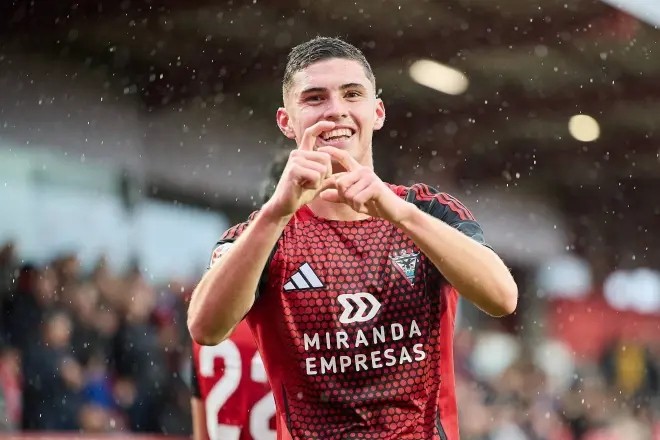 Acuerdo entre Alavés y Estrasburgo por el traspaso de Panichelli por 16,5 millones Acuerdo entre Alavés y Estrasburgo por el traspaso de Panichelli por 16,5 millones
