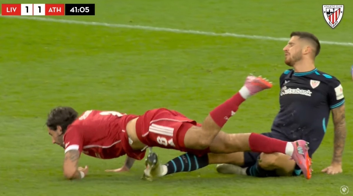 Sancet y Beñat Prados caen lesionados ante el Liverpool