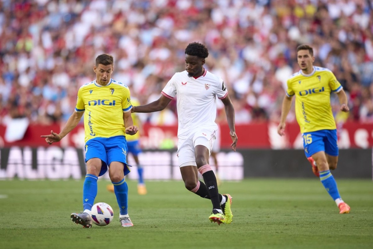 Guía Fantasy de la plantilla, alineación tipo y recomendables de Sevilla FC temporada 25/26.