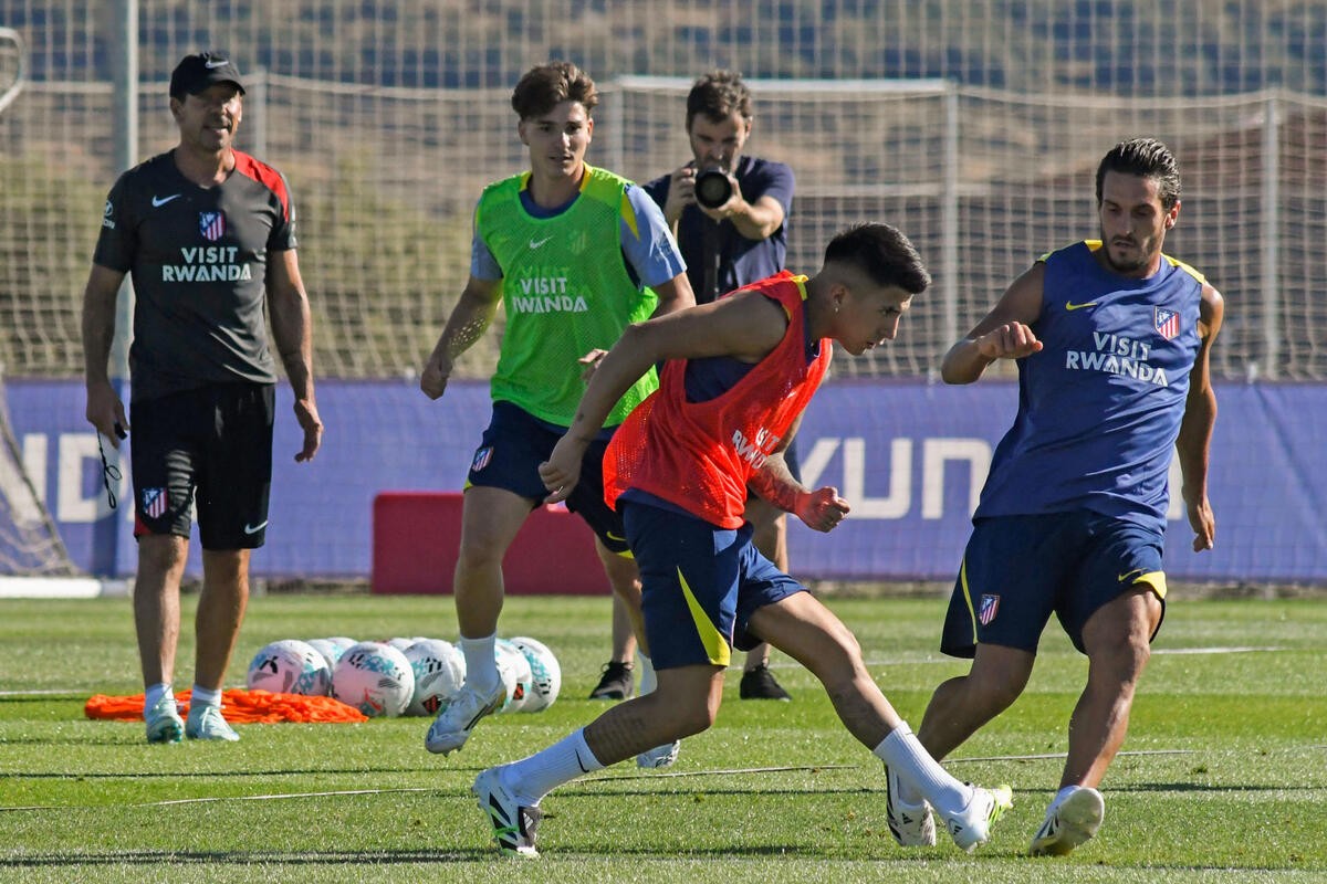 Simeone ensaya un once muy titular con vistas a la jornada 1 ante el Espanyol Simeone ensaya un once muy titular con vistas a la jornada 1 ante el Espanyol