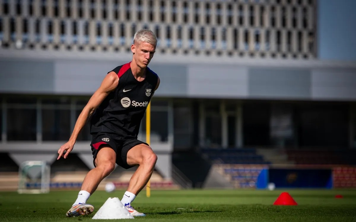 Dani Olmo se suma a la baja de Lewandowski en el entrenamiento del Barcelona Dani Olmo se suma a la baja de Lewandowski en el entrenamiento del Barcelona