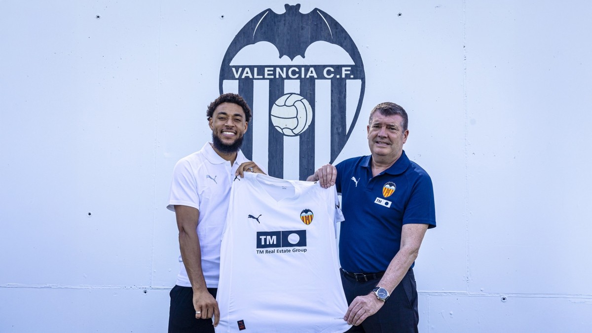 Danjuma es nuevo delantero del Valencia Danjuma es nuevo delantero del Valencia