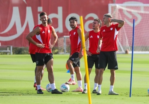 Ocho bajas en el entrenamiento del Sevilla de este martes