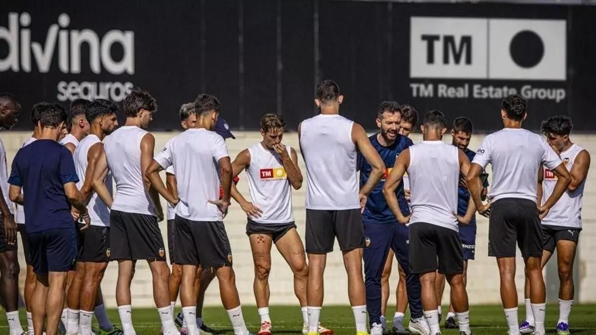 Corberán ensaya once para recibir a la Real Sociedad con un cambio