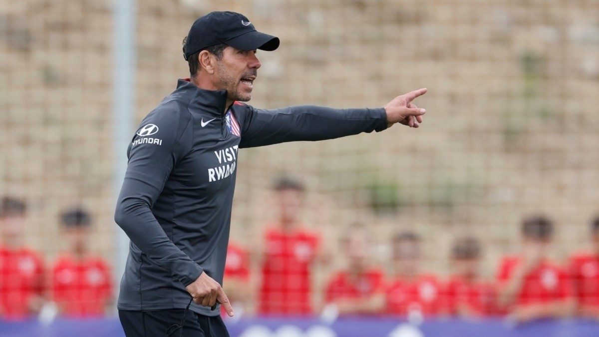 Simeone ensaya once con sorpresas importantes