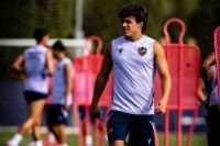 Carlos Álvarez entrena con el grupo y entrará en la convocatoria, Koyalipou será baja