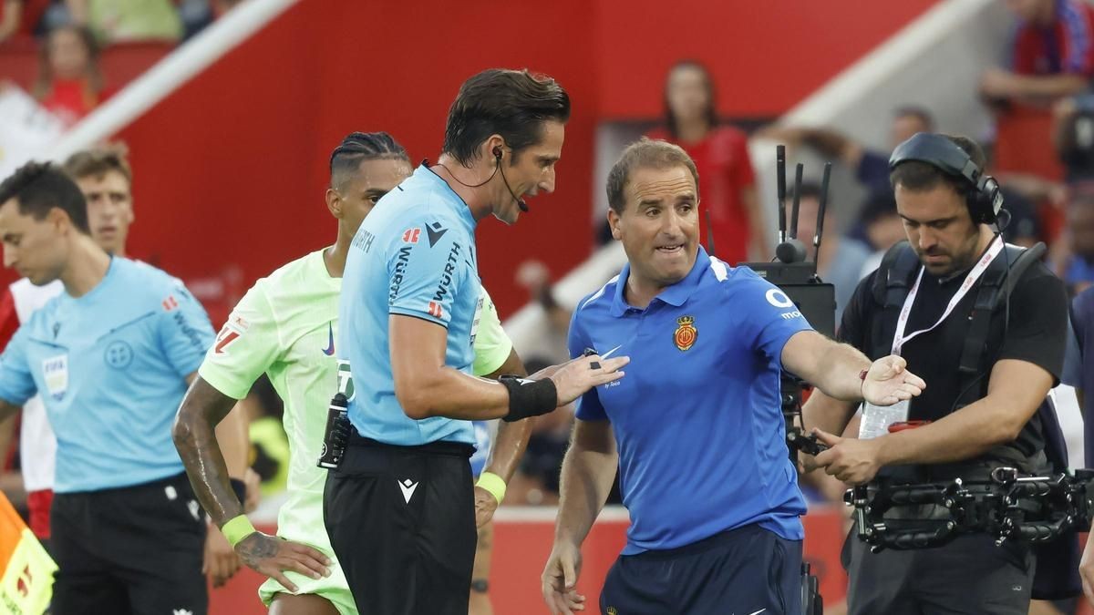 Arrasate sobre Pablo Torre, Mateo Joseph, Morey, Muriqi, Morlanes, Mascarell y Antonio Sánchez
