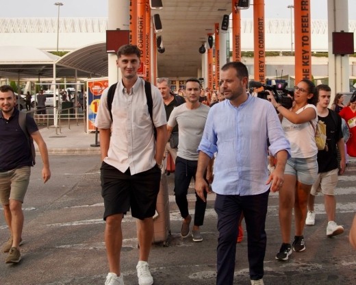 Kumbulla ya está en Palma. Greif en Lyon.