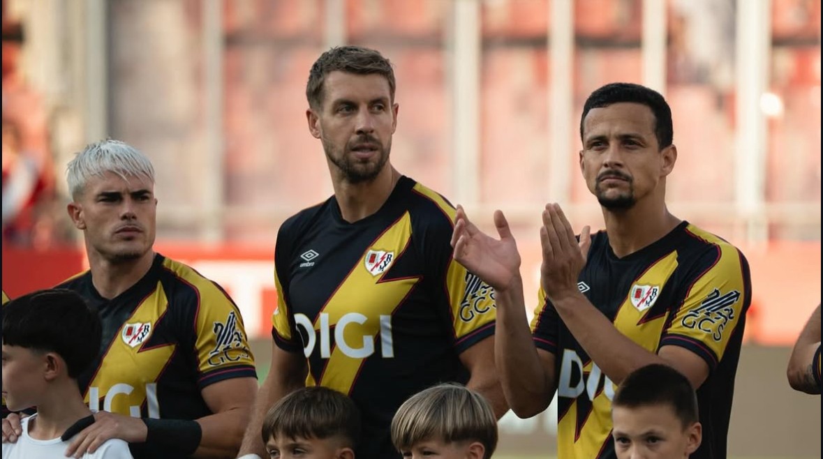 El Rayo Vallecano no inscribe a Luiz Felipe en la lista de la Conference League