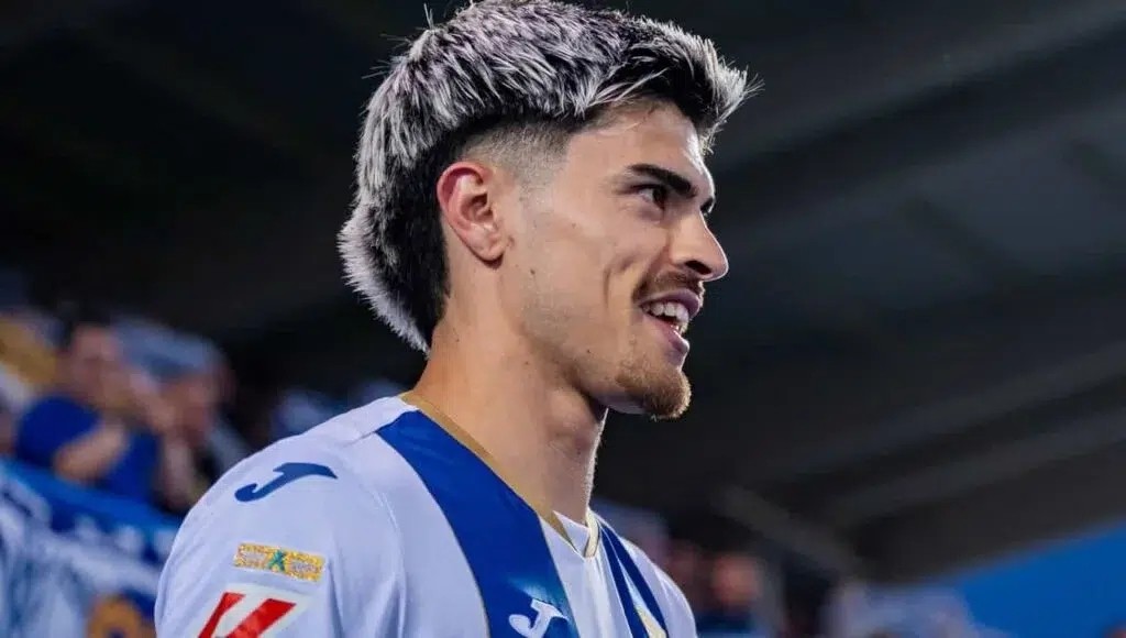 Alavés y Rayo Vallecano siguen luchando por el fichaje de Juan Cruz