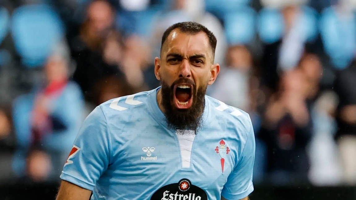 Borja Iglesias apunta a la titularidad ante el Betis