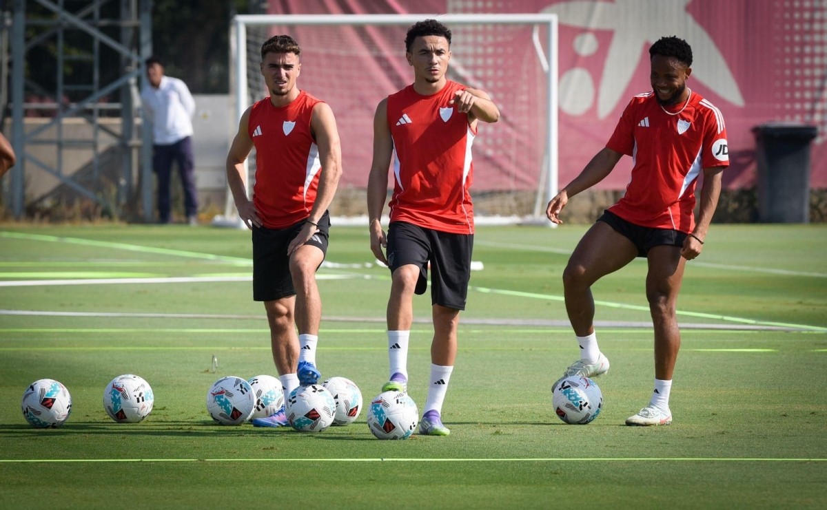 El Sevilla suma dos bajas importantes en una sesión con nueve ausencias El Sevilla suma dos bajas importantes en una sesión con nueve ausencias