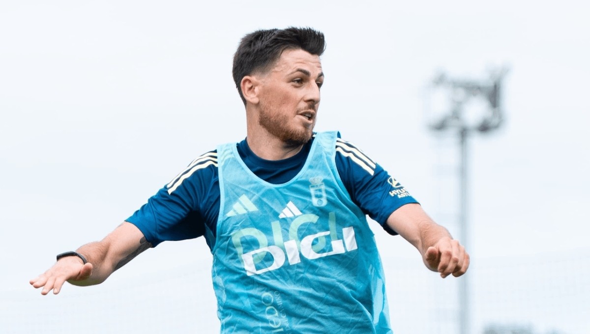Paunovic ensaya con defensa de cuatro y Alberto Reina apunta a titular Paunovic ensaya con defensa de cuatro y Alberto Reina apunta a titular