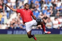 El Real Oviedo negocia el fichaje de un central de la Premier League