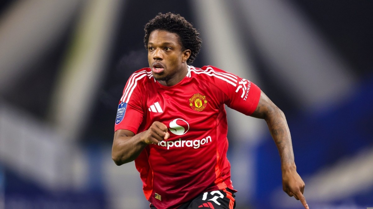 El Elche pujará por la cesión de Tyrell Malacia del Manchester United El Elche pujará por la cesión de Tyrell Malacia del Manchester United