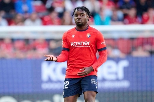 El Aston Villa contempla pagar la cláusula de Enzo Boyomo en el último día de mercado