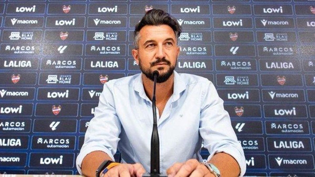 Rodas sobre Etta Eyong, Carlos Álvarez, Kervin Arriaga, Ryan, Cuñat, Cabello y Espí Rodas sobre Etta Eyong, Carlos Álvarez, Kervin Arriaga, Ryan, Cuñat, Cabello y Espí