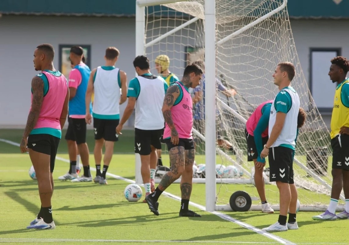 El Real Betis, cerca de cerrar la salida de un delantero El Real Betis, cerca de cerrar la salida de un delantero